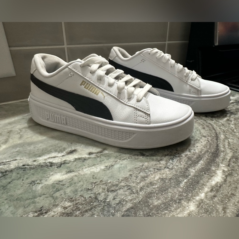 Women’s Puma Smash V3 Platform White Sneaker Size 7.5